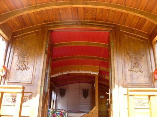 La Cle Des Roulottes Hotel Pluvigner Exterior photo